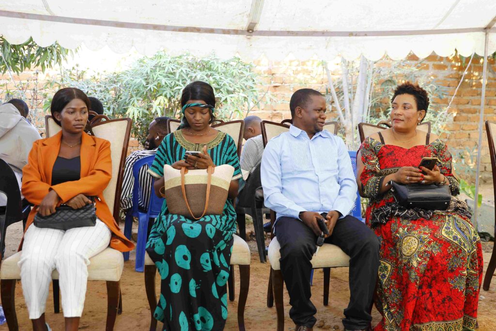 Photo de la Jeunesse KIKOKO : Le président de la Jeunesse, la Présidente des Mamans, la Miss étoile et la SG du comité de la jeunesse KIKOKO